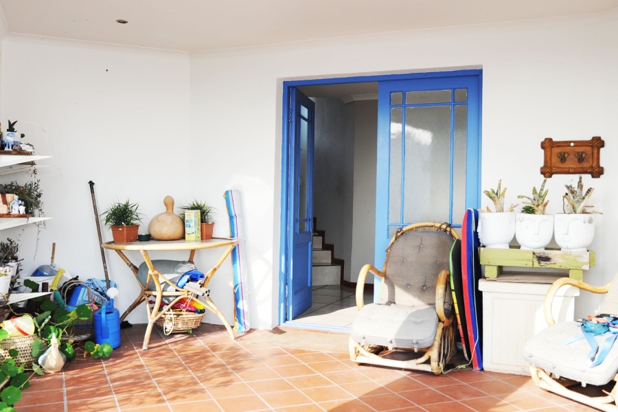 To Let 5 Bedroom Property for Rent in Paradise Beach Western Cape